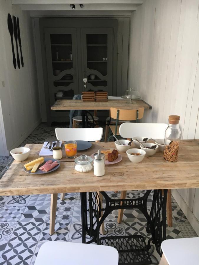O 36 Rempart Sud B&B Aigues-Mortes Exterior foto